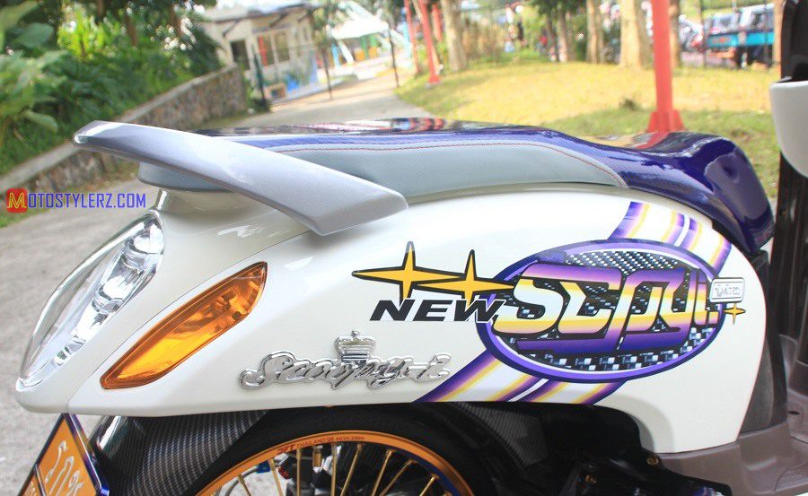 Modifikasi Honda Scoopy : Bodi - Simple & Modis