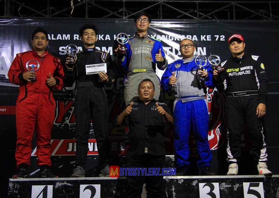 Podium bareng perwakilan MLD Spot
