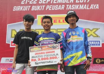 Fillah Andika (Kiri)-Ceremonial Hadiah JU Matic Pemula