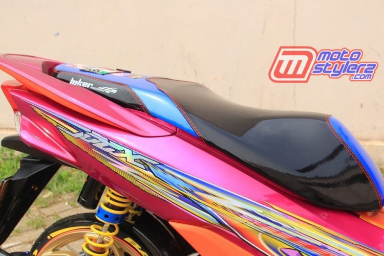 Custom Stiker-Corak Tribal & Hologram Memiliki Kesan Istimewa