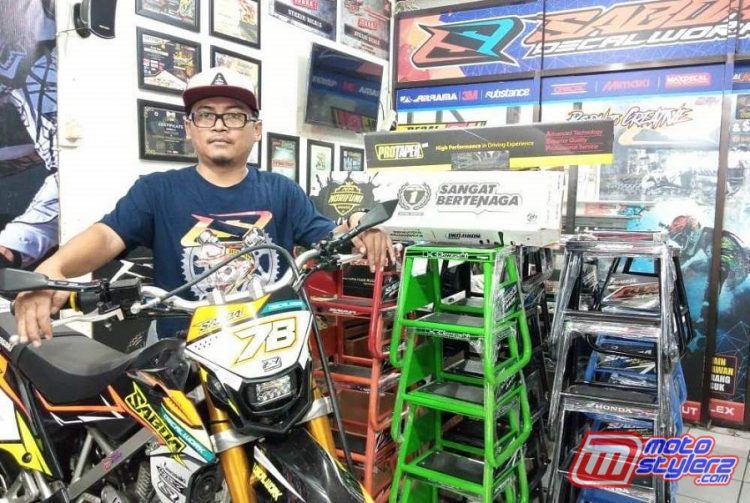 Sabda Novianto-Kembangkan Sayap Bisnis Di Jalur Custom Decal & Variasi