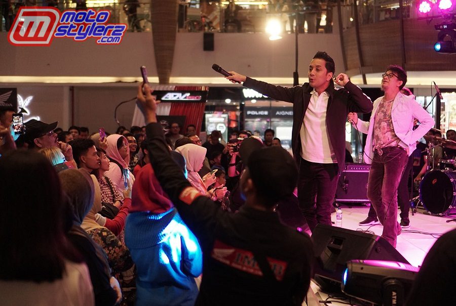 Penampilan Java Jive-Sukses Memanjakan Antusias Pengunjung Honda Matic Premium Day Bandung