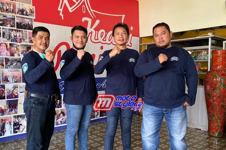 Abah Herman, Abah Didin, Bayu Fidhyah, Kang Sule-Pengurus XMAX Subang Community, Sekaligus Kordinator Aksi Peduli