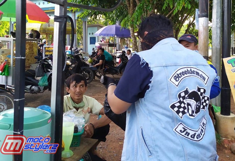 Momen Bagi Bagi Masker Jadi Kebanggaan All Member