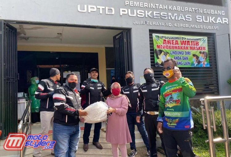 Penyerahan APD Dari Perwakilan XMAX Subang Community-Diterima Langsung Oleh Management Puskesmas Sukarahayu (Subang)