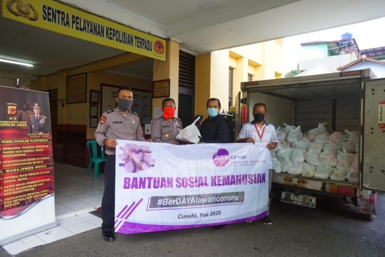 Penyerahan Bantuan Sembako Oleh Manajemen PT Daya Adicipta Motora Kepada Polsek Cimahi Untuk Disalurkan Kepada warga Sekitar