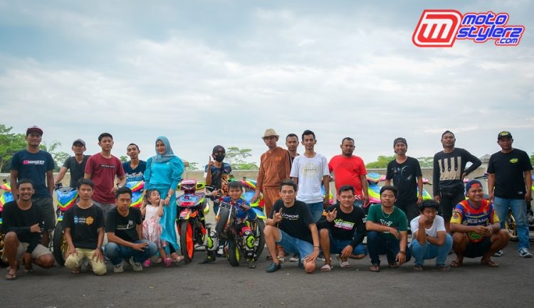 Skuad Ramona Jaya Motor Sport (Garut), Owner Yosep Septiadi (baju coklat)