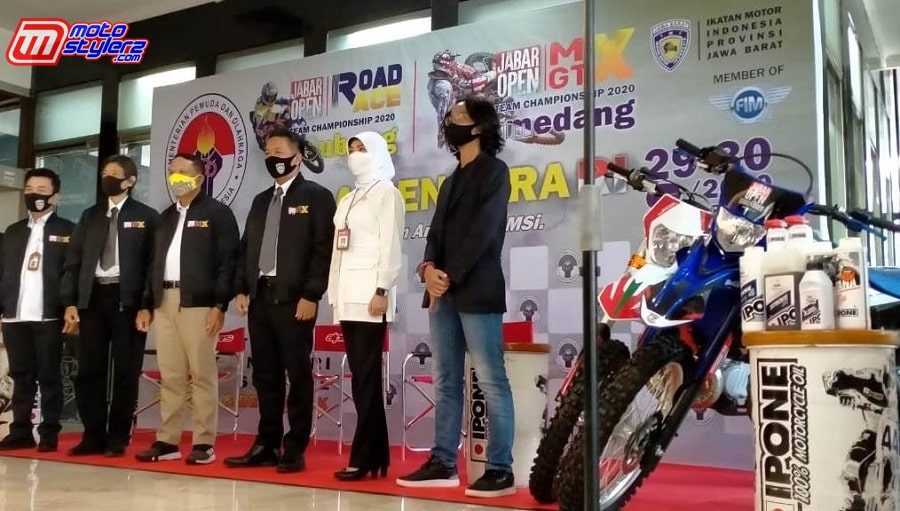Foto Bersama Pengurus IMI Jabar & Menpora Zainudin Amali-Penuh Optimis Memajukan Bersama Olah Raga Otomotif Tanah Air, Khususnya Jawa Barat