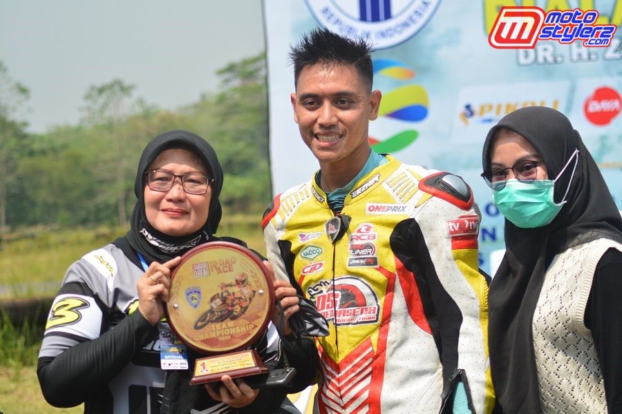 Tedy Permana-Ditemani Ibunda & Istri Tercinta