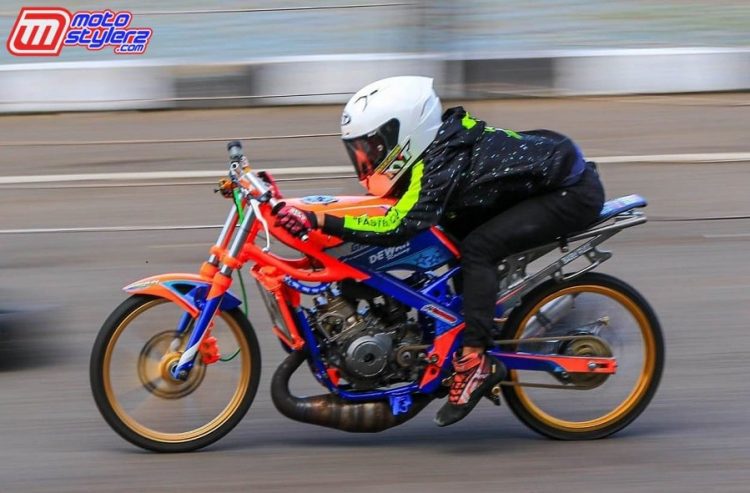 Aksi Arif Ucil di kelas Sport 2T 155cc Std Pemula Nasional