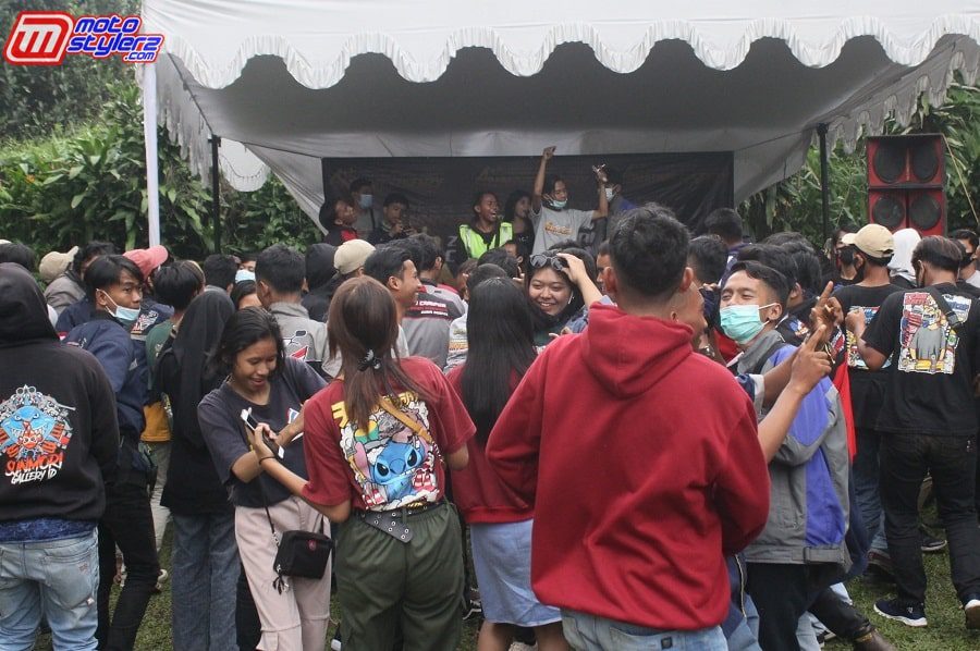 Live Dangdut Perform-Penghibur Wajib Peserta & Ratusan Otostylerz Yang Hadir. Semongko Brosis