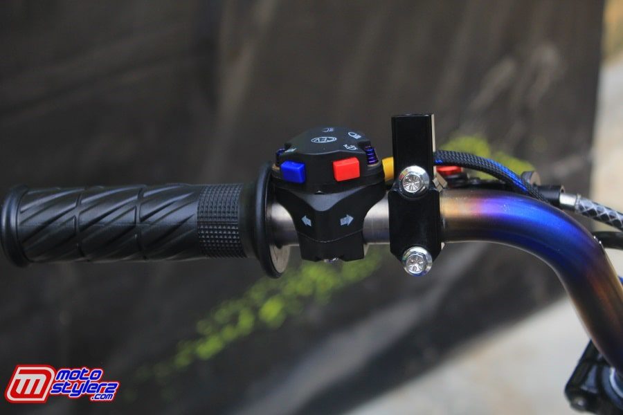 Saklar-Macho Mengadopsi KTM 450