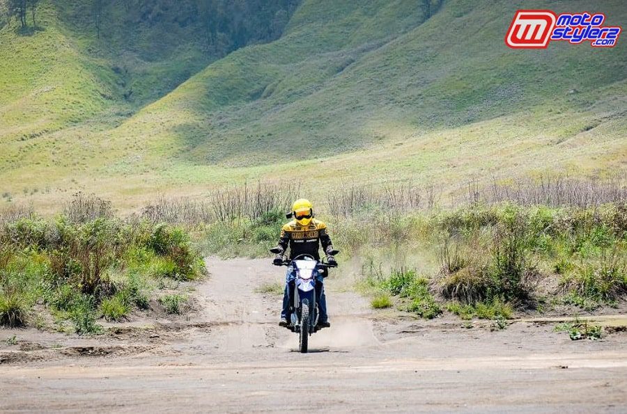 Trek Pasir-Jadi Uji Maksimal Biker Akan Performa Motor Adventure Yamaha WR155R