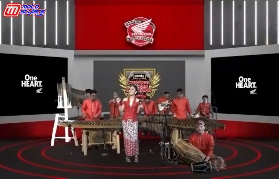 Performance by Saung Angklung Udjo