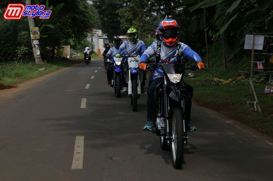 Trek On Road-Menjadi Suguhan Perdana Menjajal WR 155 R