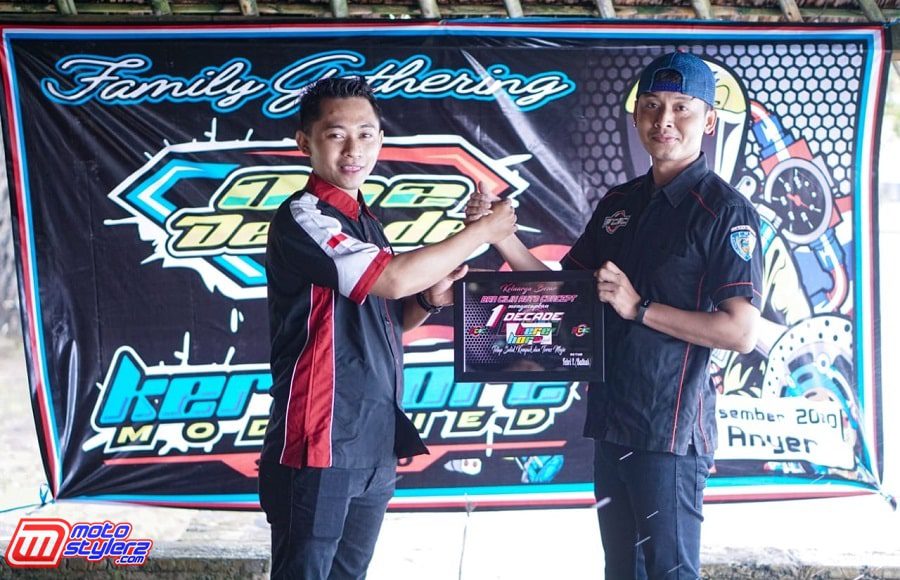 Ucapan Selamat & Pemberian Plakat Dari Keluarga B'CAC Kepada Pengurus Kere Hore Modified