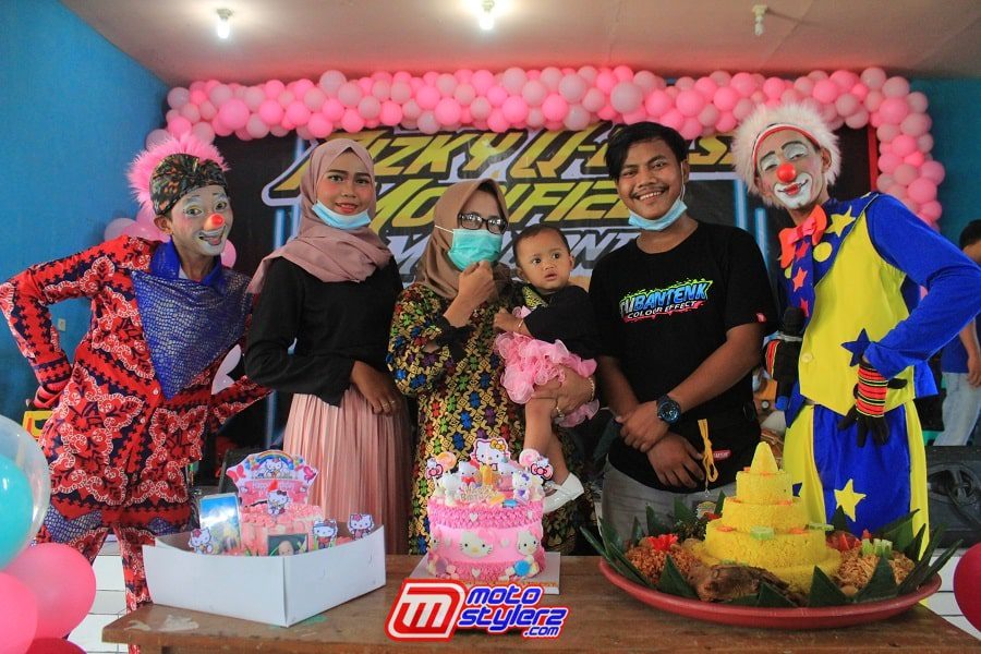 Rizki & Istri-Kompak Bahagiakan Putri Tercinta Di Ultah Perdana