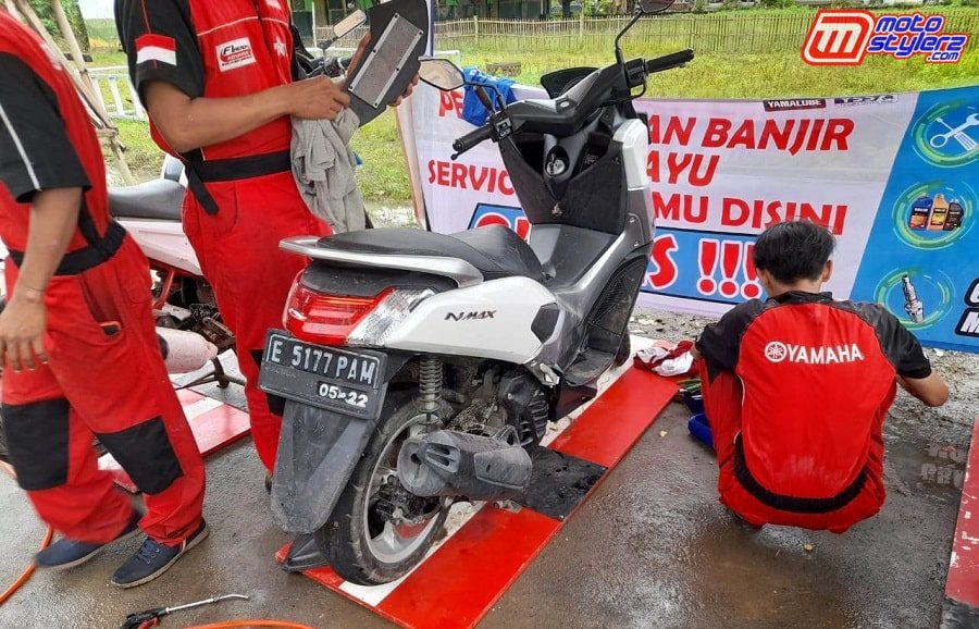 Oli dan Busi Dibagikan Secara Gratis Melalui Program Yamaha Peduli