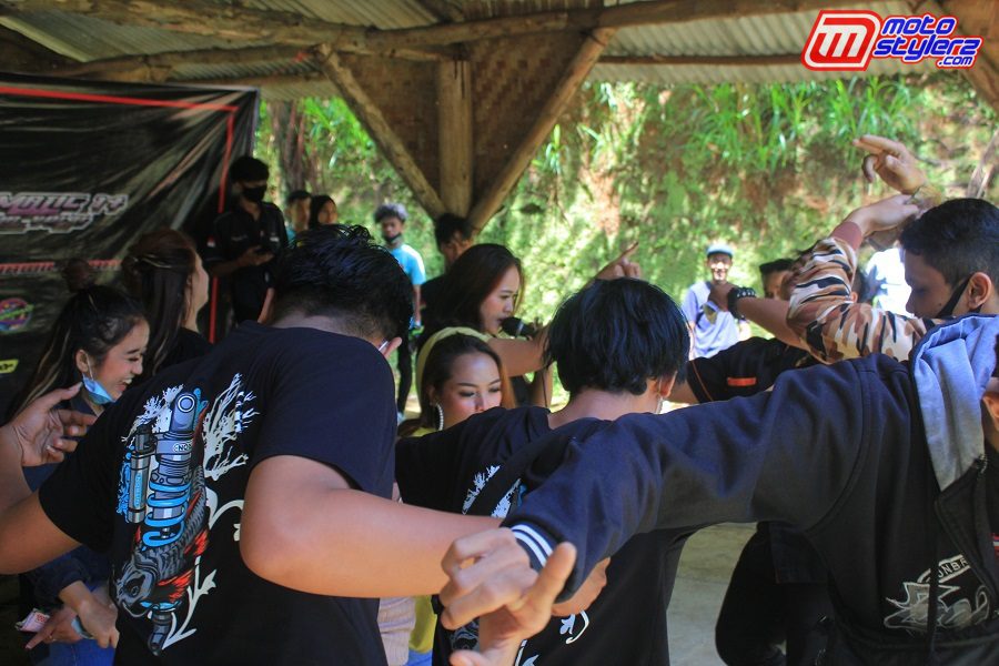 Goyang Bersama-Party Sambil Bersilaturahmi