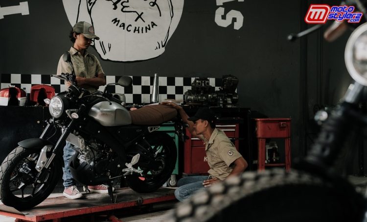 Deus Ex Machina Temple of Enthusiasm (Custom XSR 155 Aka-Tombo)