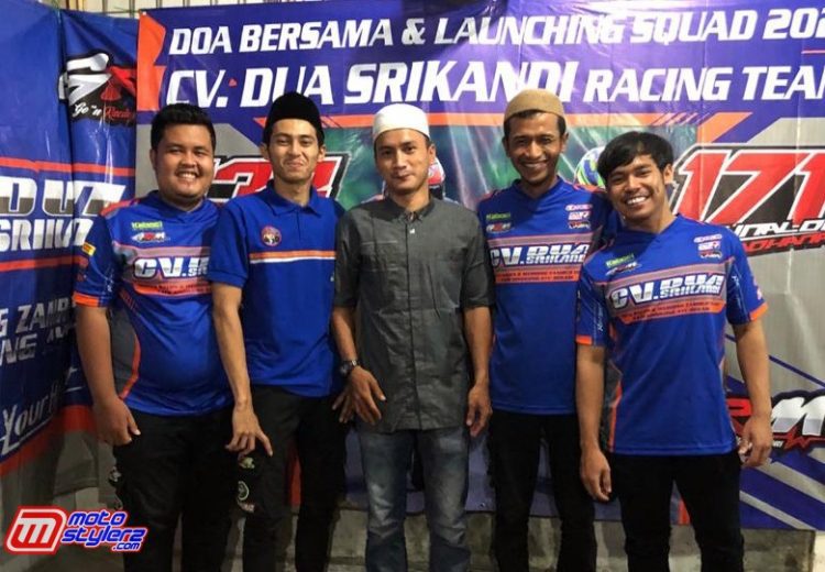 Rahmat (Manager), Damar (Pembalap), Dian (Management CV Dua Srikandi), Gogon (Mekanik) & Reynaldi (Pembalap)-Siap Bertarung Di Musim Balap 2021.