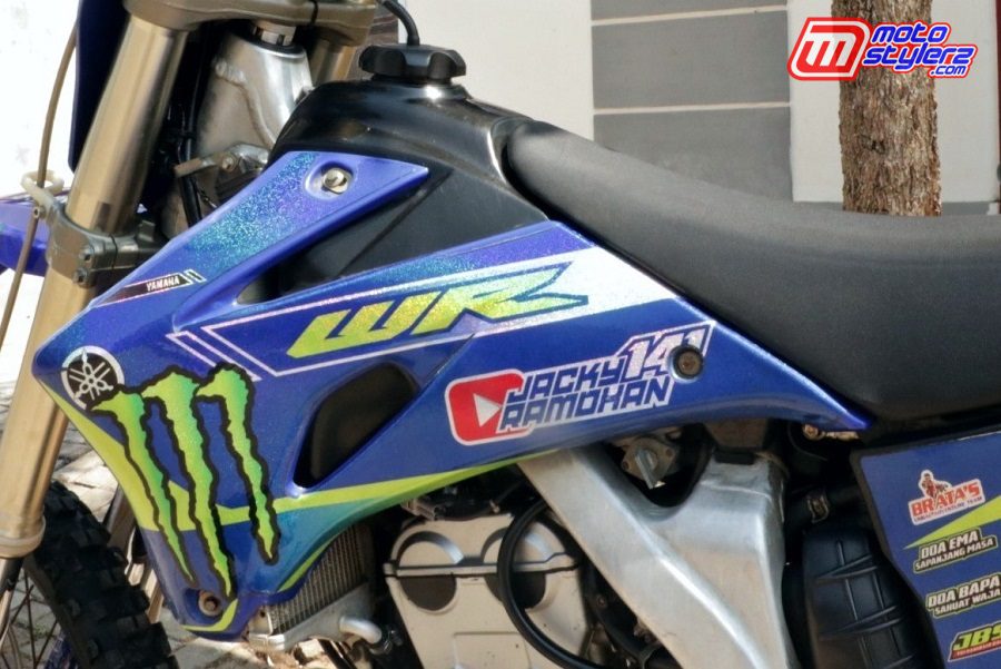 Uniform-Makin Berkelas Dengan Custom Decal Hologram Galaxy 3M