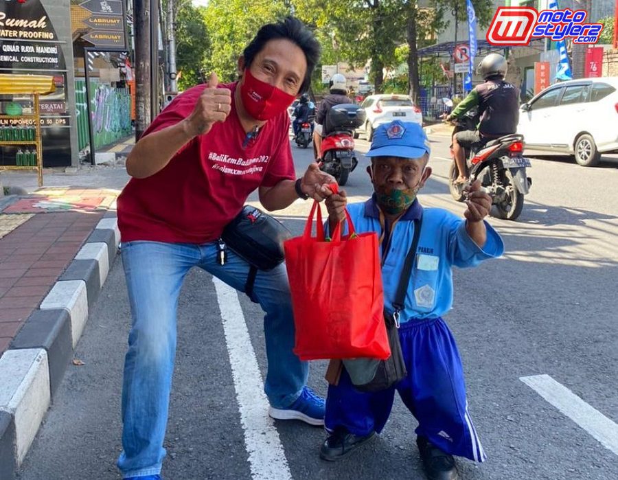 Bingkisan Sembako-Membantu Meringankan Masyarakat Kurang Mampu
