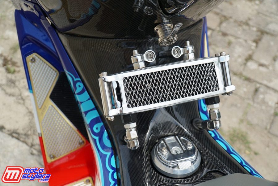 Dek Tengah-Nangkring Modis Bareng Oil Cooler SPS & Trend Karbon