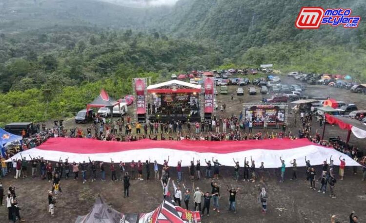 Pembentangan Bendera Merah Putih Raksasa Jadi Simbol Berjiwa Nasionalis