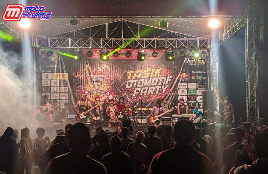 The Gayol-Sukses Menghibur & Mengahangatkan Suasana malam Puncak Tasik Otomotif Party
