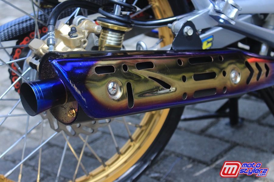 Tsukigi Muffler-Rainbow Its Cool Bro