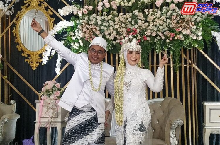 Yoyo SMM Design Didampingi Rahmawati (Istri Tercinta)