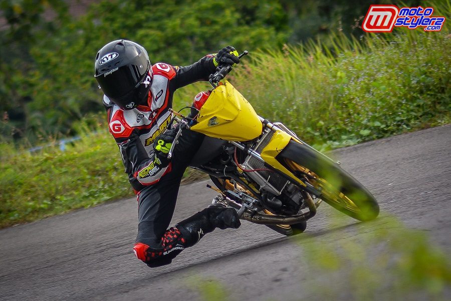 Menggunakan Motor Bebek-Agresivitas Deatun Terlihat Ajib