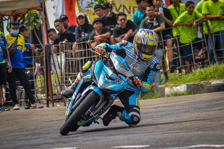 Penampilan Arief Rachmaladi Bareng Pacuan Modis & Glowing