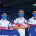 President Director & CEO PT Yamaha Indonesia Motor Manufacturing (YIMM) Minoru Morimoto bersama pembalap binaan Yamaha Racing Indonesia (Galang Hendra Pratama dan M.Faerozi) dalam peluncuran bLU cRu