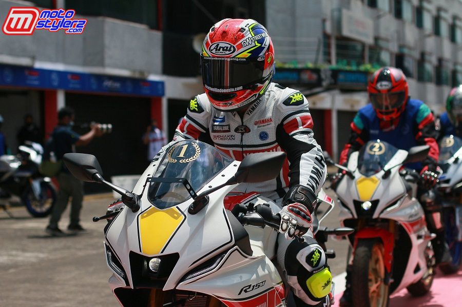 The 1st bLU cRu Experience in Indonesia yang diwujudkan dalam aktivitas test ride All New R15 Connected di Sentul International Circuit (2)