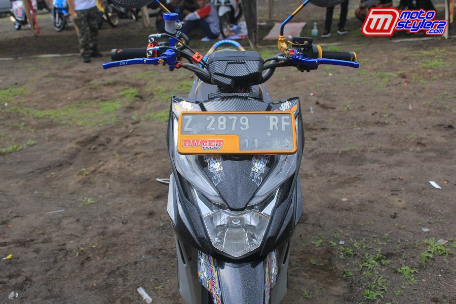 Uniform-Total Repaint Gliter, Dikombo Trend Karbon