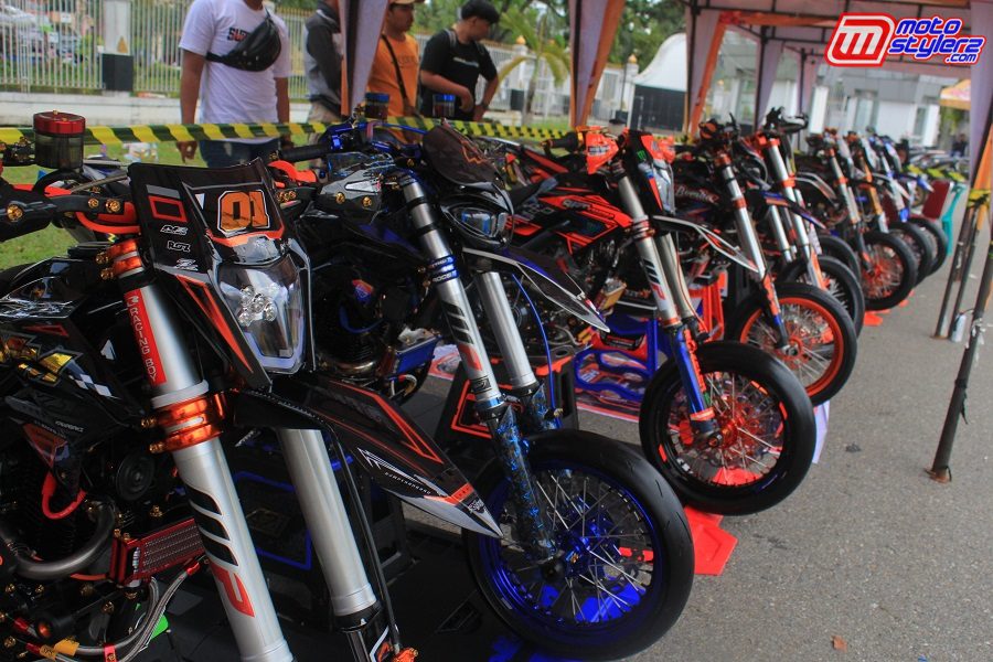 Modif Supermotor-Mendominasi Barisan Tenda Peserta, Full Brand Asesoris & Part Moge Manca