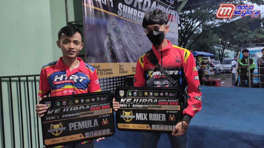 Arif Ucil (Juara Umum Pemula) & Asep Robot (Juara Umum Open
