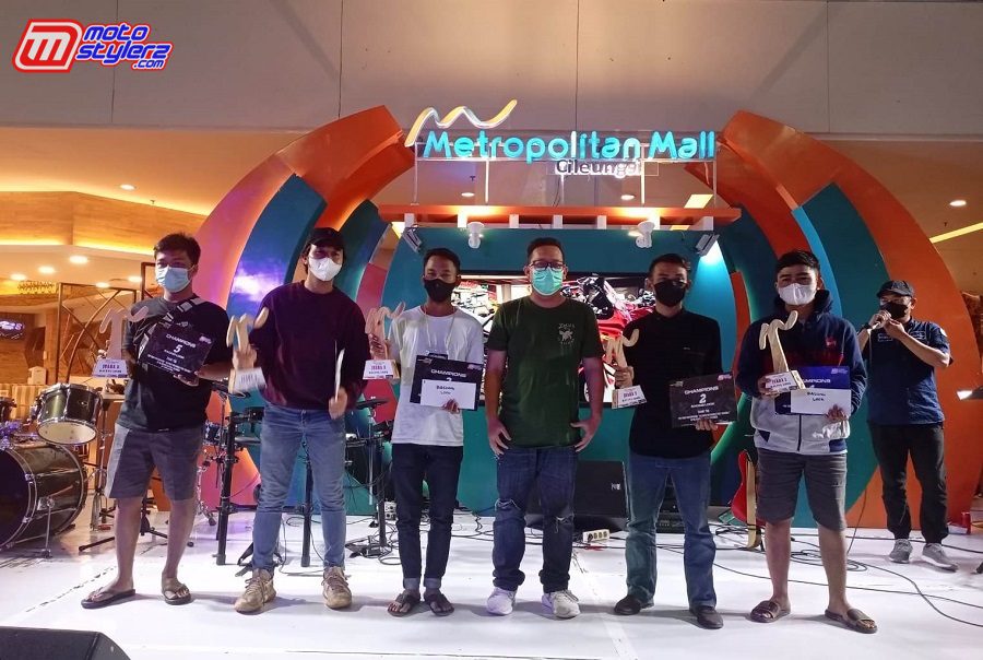 Terbaik di Kelas Racing Look, Didampingi Uca (Promotor)