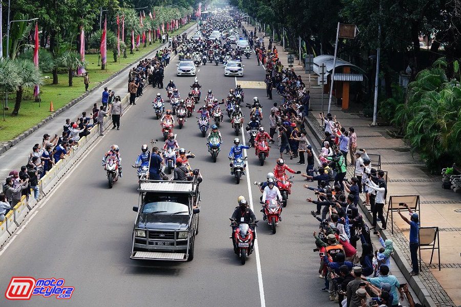 Antusias Masyarakat Indonesia Saat Menyambut Parade MotoGP Mandalika 2022, Turut Dimeriahkan 13 Anggota Komunitas Sepeda Motor Honda