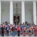 Presiden Republik Indonesia Joko Widodo Berfoto Bersama Dengan Pebalap MotoGP serta Veda Pratama dan Mario Suryo Aji di Depan Istana Kepresidenan RI
