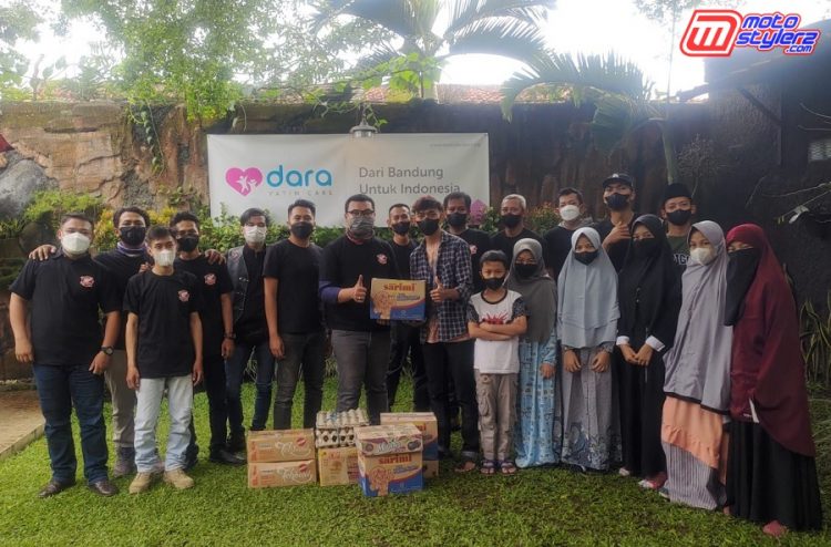 Honda Vario Riders Club Bandung ke Panti Asuhan Daarul Arqom Bandung untuk membagikan sembako serta Al-Qur’an.