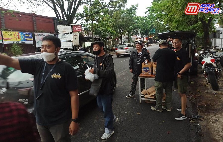 Pengendara Ojol, Taksi, Supir Angkot, Juru Parkir Menjadi Sasaran Berbagi Takjil Street Demon Indonesia