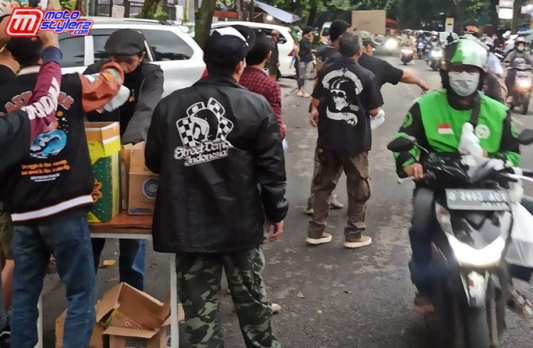 Street Demon Indonesia Menggelar Berbagi Takjil Di Kawasan Ahmad Dahlan (Bandung)