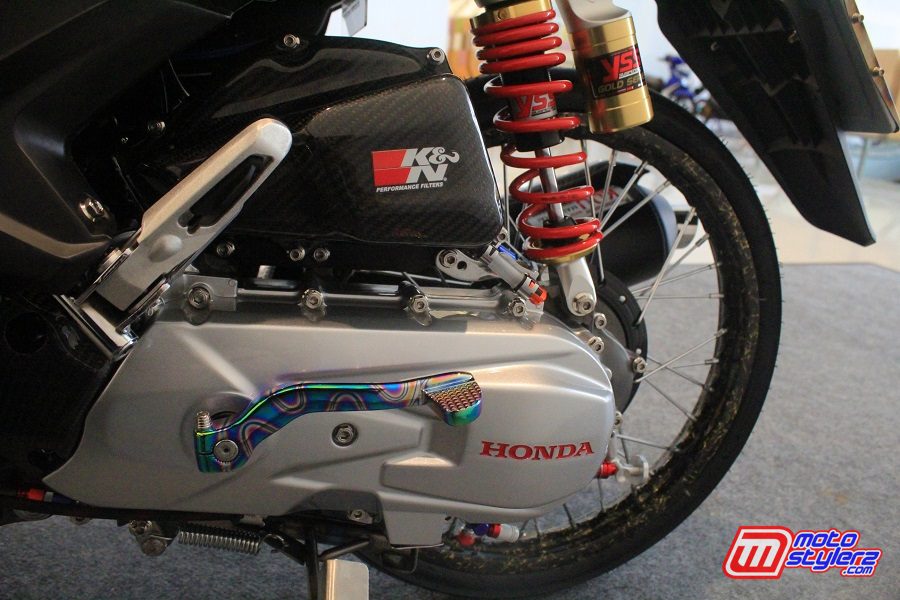 Buritan-Diredam Shock YSS, Detailing Aseso Full Branded