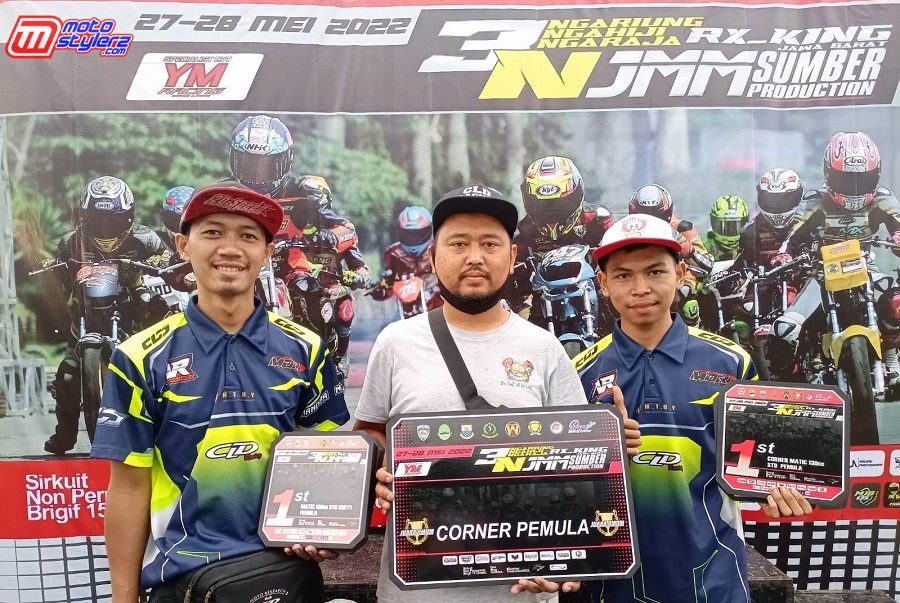Tengah (Kang Fiat-Tuner Dari FCB Racing Team) Bandung-Kawal Sukses Faisal RA Boyong Tropi JU Corner Pemula