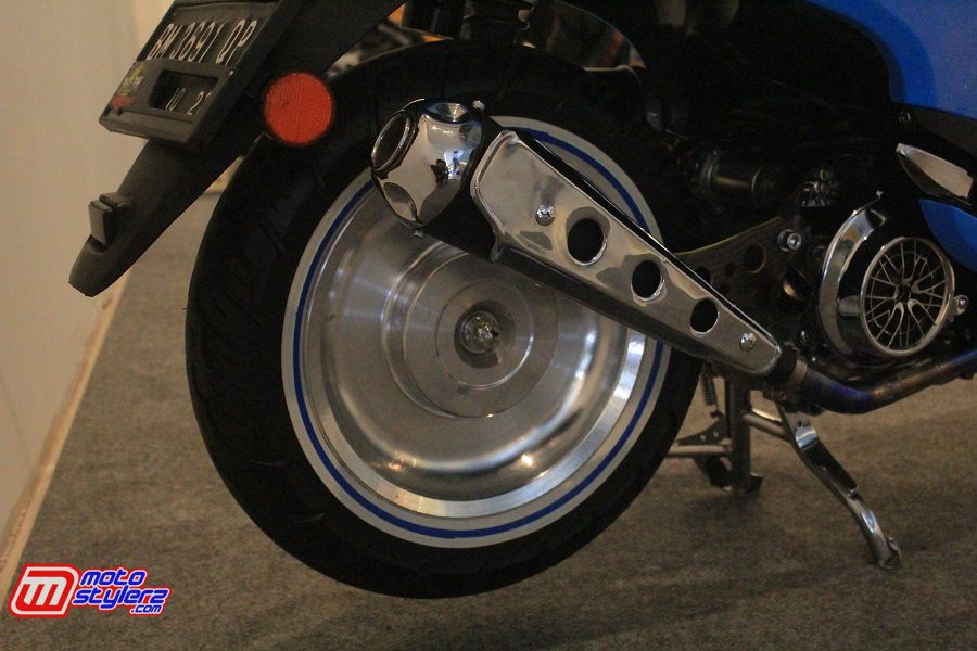 Kaki Kaki-Instal Pelek Monoblok, Didampingi Variasi Muffler
