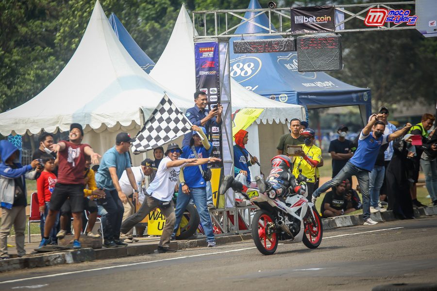  Aksi selebrasi Juna "Superman" Octavian laga Beginner 14 tahun