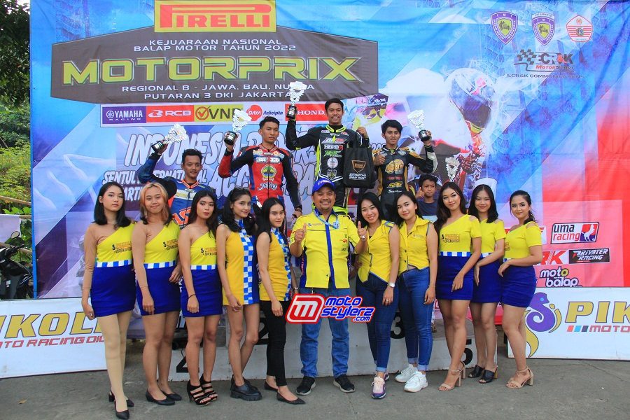 Salah Satu Podium Supporting Class Motoprix Ditemani Manis Umbrella Girl Pikoli Oil